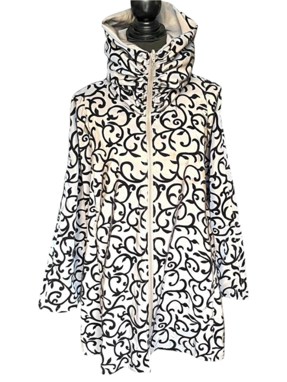 MYCRA PAC Donatella Silver/Black Scroll Reversible Zip Up Jacket (1-S/M)